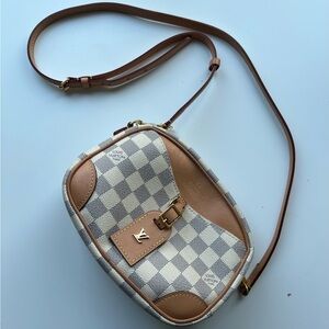 LOUIS VUITTON
Damier Azur Mini Deauville
